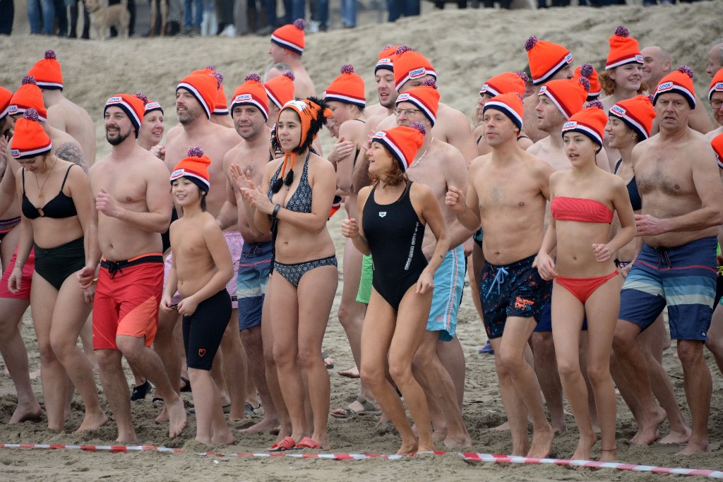 ../Images/Nieuwjaarsduik Noordwijk 2020 033.jpg